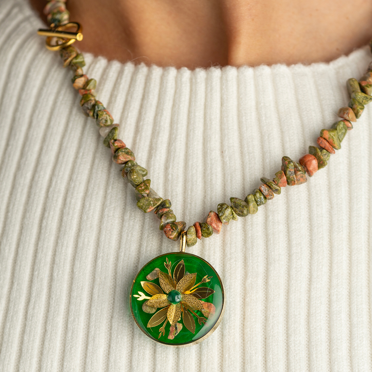 گردنبند طرح گل نسترن