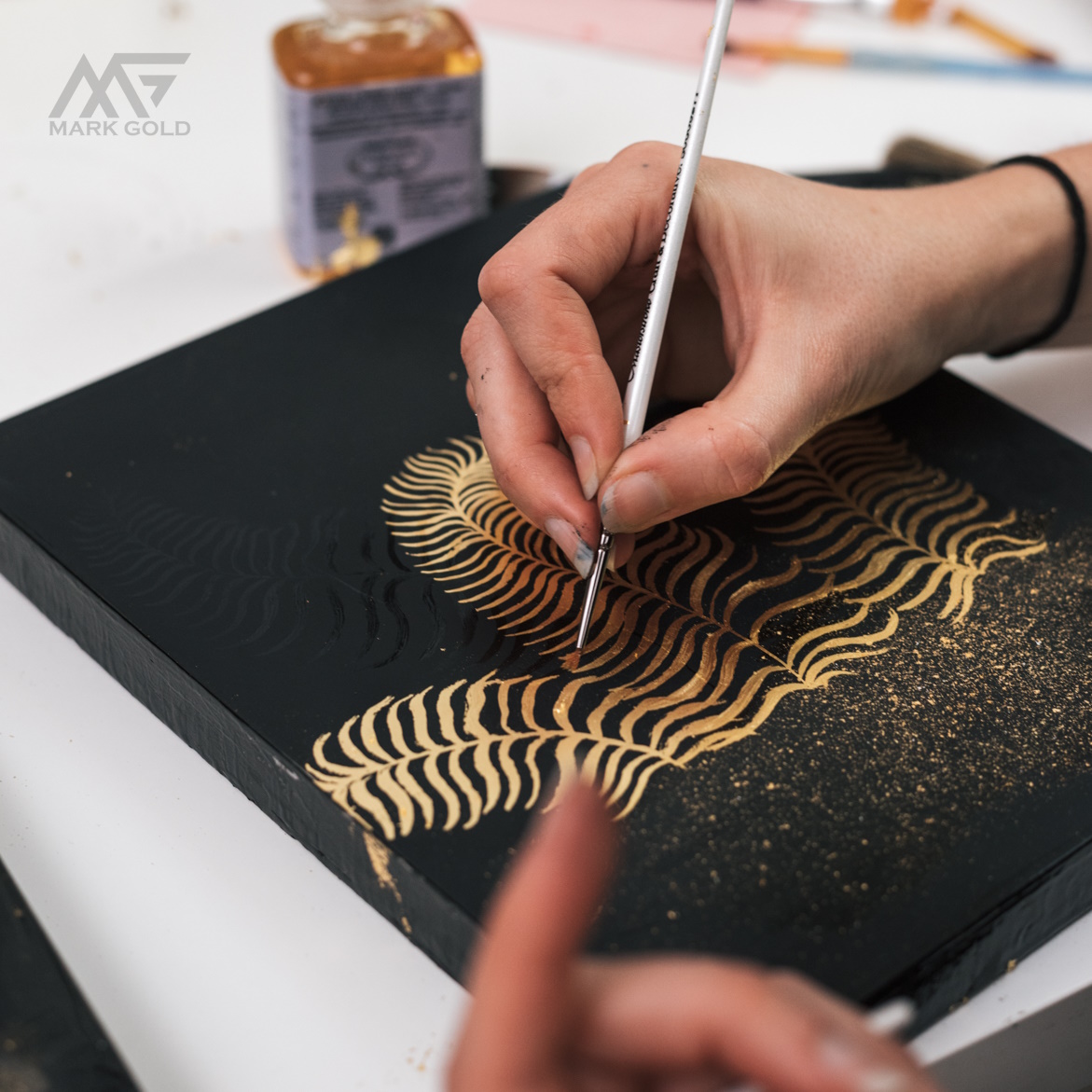 تابلو روکش طلا