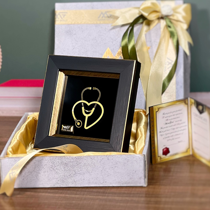 راهنمای کامل هدیه های مناسبتی برای پزشک، معلم، پدر و مادر با ایده‌های خاص و آماده هدیه