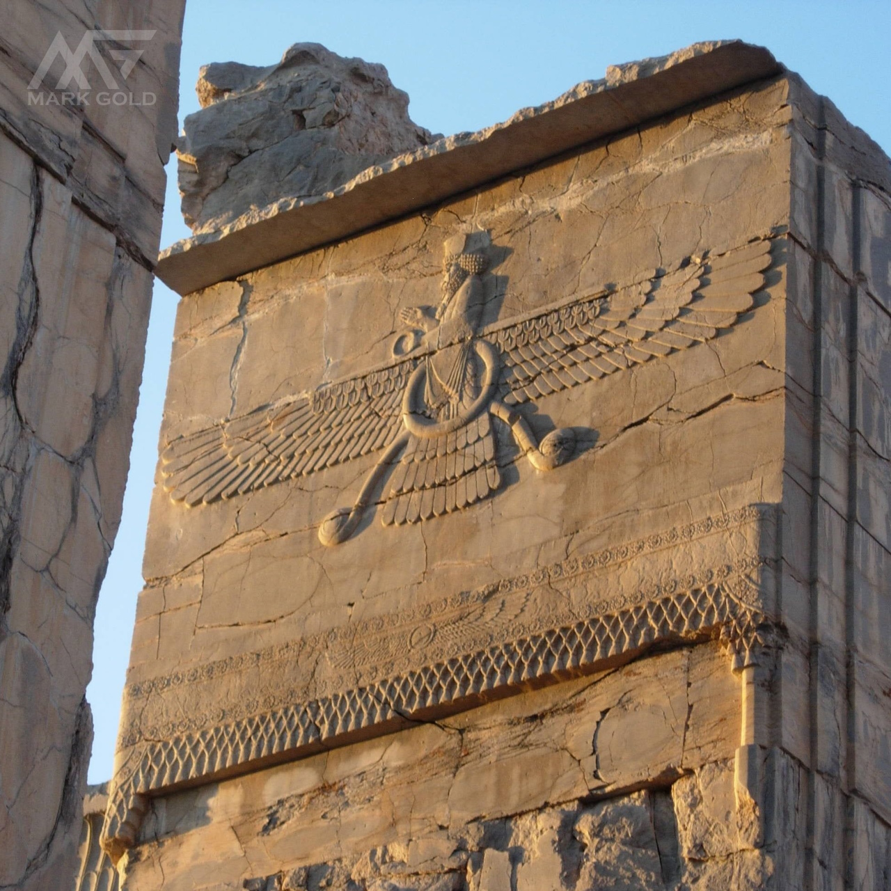 نماد فروهر ؛ پرواز روح ایرانی از سنگ نگاره های هخامنشی تا تابلو و زیورآلات روکش طلا