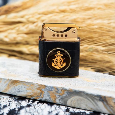 فندک روکش طلا چرمی طرح لنگر