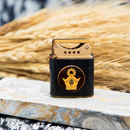 فندک روکش طلا چرمی طرح تاج