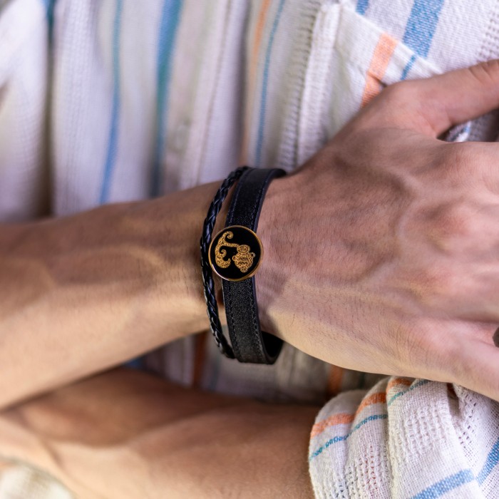 دستبند چرم روکش طلا نماد ماه تولد بهمن