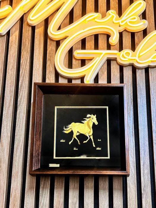 تابلو روکش طلا اسب کوچک