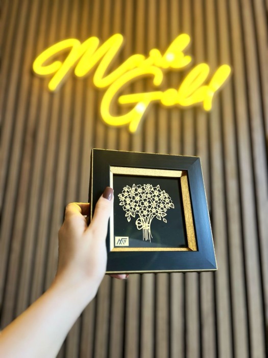 تابلو روکش طلا طرح گل نرگس