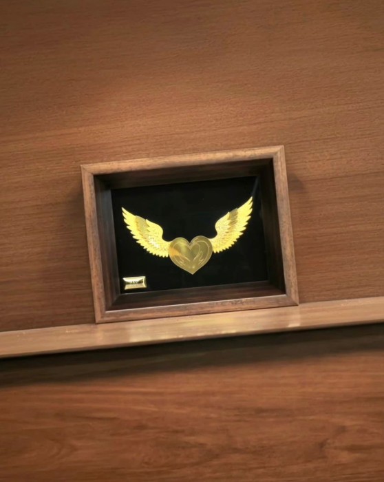 تابلو روکش طلا طرح قلب پرنده