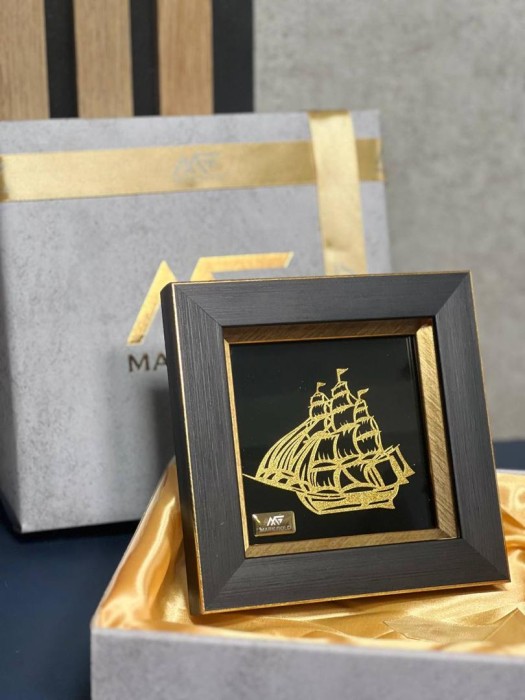 تابلو روکش طلا طرح کشتی تاینی