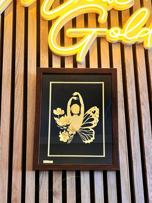 تابلو روکش طلا طرح رها