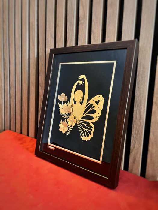 تابلو روکش طلا طرح رها