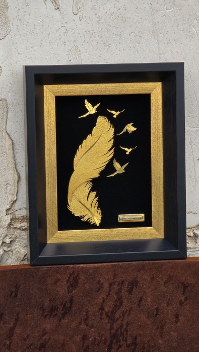 تابلو روکش طلا طرح پر پرواز