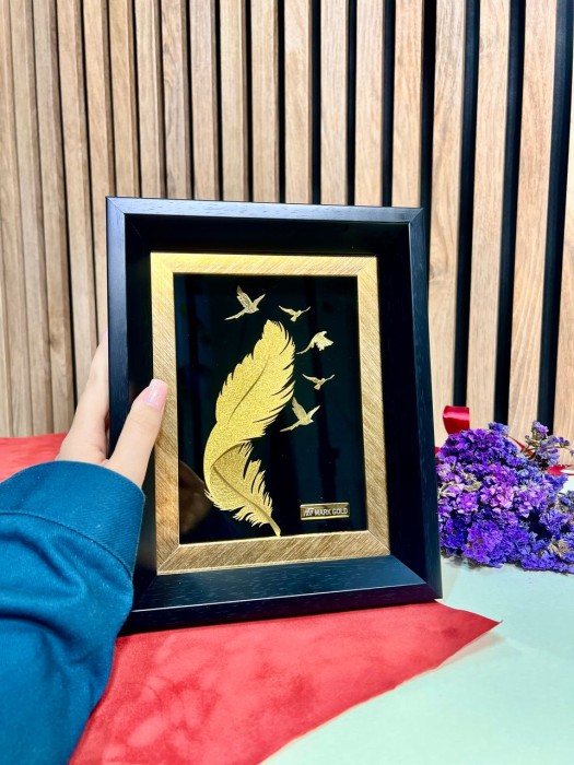 تابلو روکش طلا طرح پر پرواز