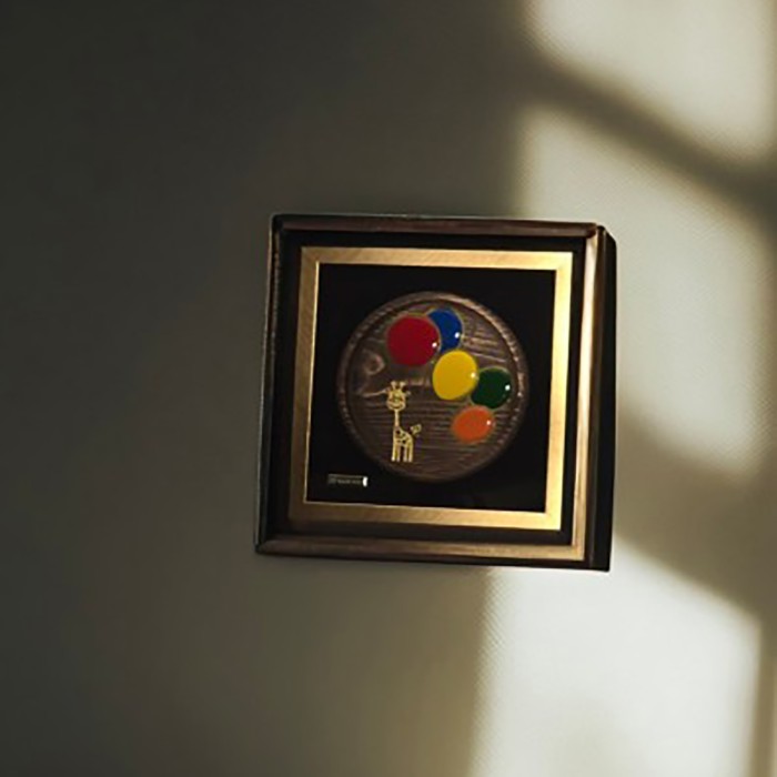 تابلو روکش طلا طرح زرافه بادکنکی