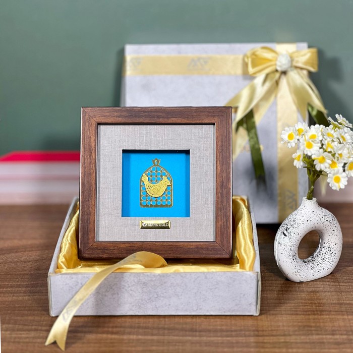 تابلو روکش طلا مرغ آمین