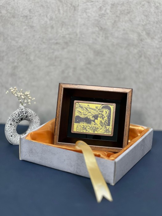 تابلو ورق طلا طرح نجوا