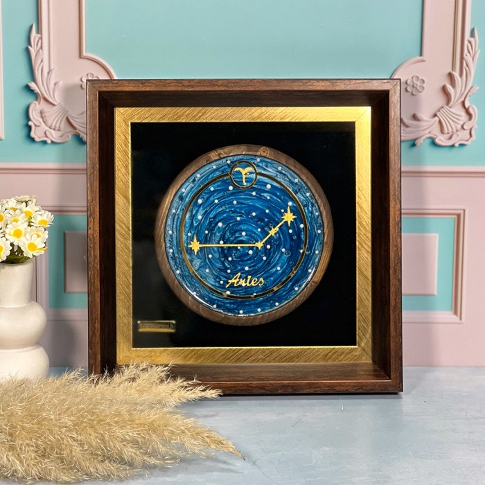 تابلو روکش طلا صورت فلکی ماه تولد فروردین