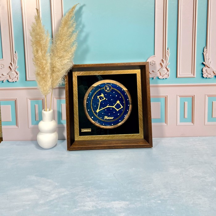 تابلو روکش طلا صورت فلکی ماه تولد اسفند