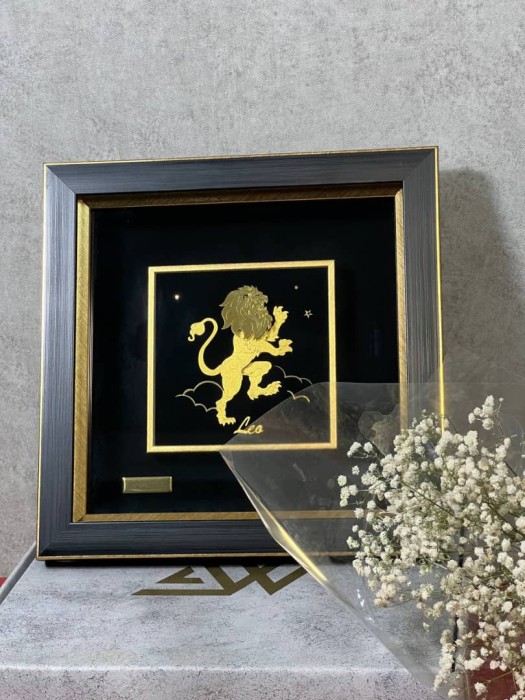 تابلو ورق طلا نماد ماه تولد مرداد سری کیهان