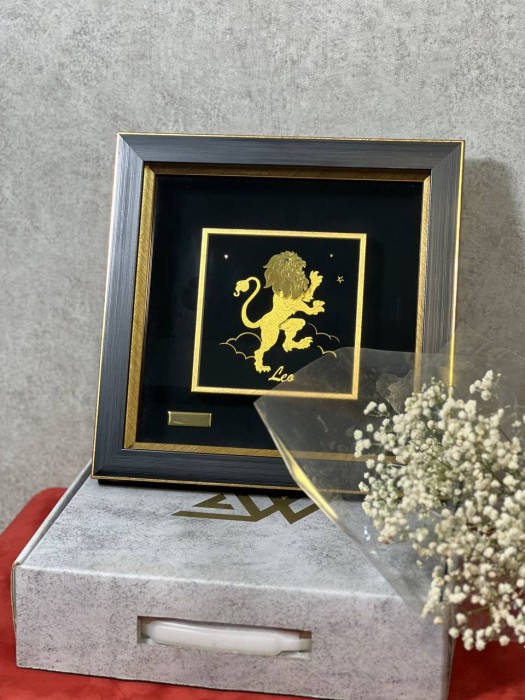 تابلو ورق طلا نماد ماه تولد مرداد سری کیهان