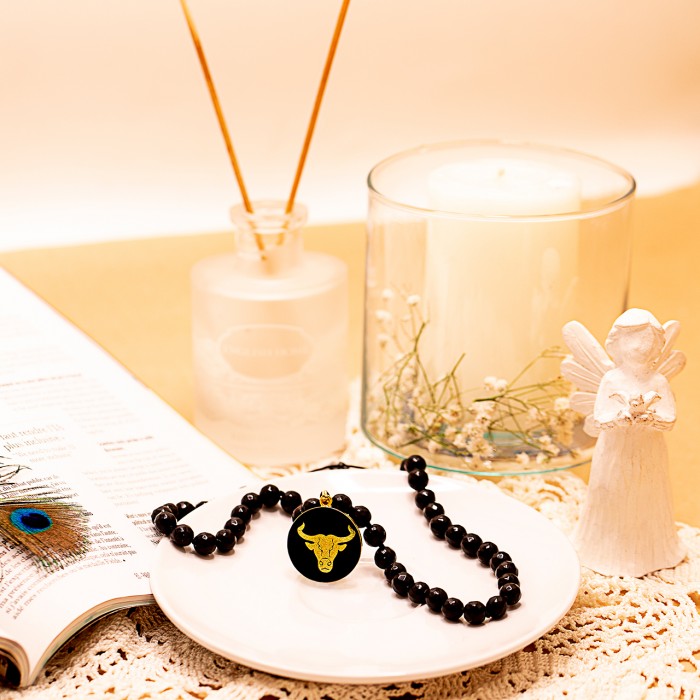 گردنبند طلاکوب نماد ماه تولد اردیبهشت