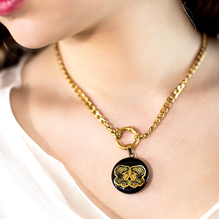 گردنبند دخترانه روکش طلا ماه تولد خرداد سری رویال