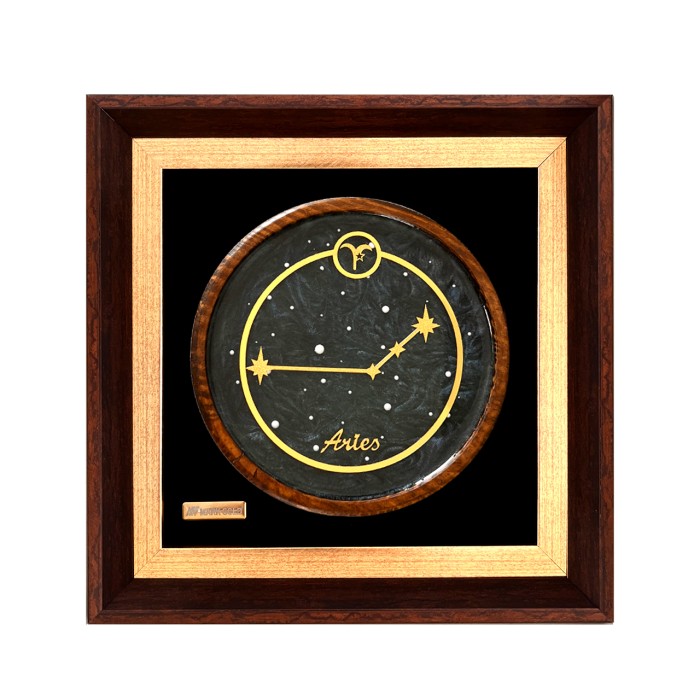 تابلو روکش طلا صورت فلکی ماه تولد فروردین